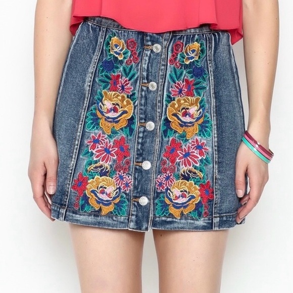 Signature 8 Dresses & Skirts - Signature 8 Denim Mini Skirt SZ S Blue Button Up Boho Hipster Floral Embroidered
